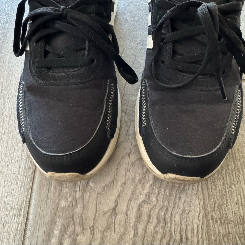 Adidas Retrorun Sneakers in Black and White - Picture 3 of 10